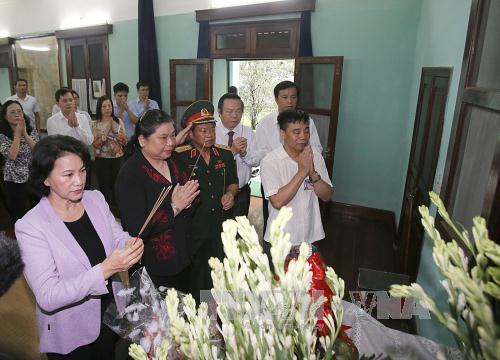Gebet: Parlamentspräsidentin Nguyen Thi Kim Ngan gedenkt Präsident Ho Chi Minh
